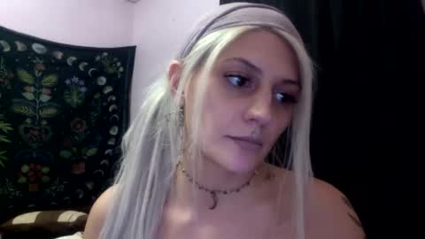 Snapshot of madelinevalentine chatting on 09/21/25, 04:47 madeline online show from 09/21/25, 04:47