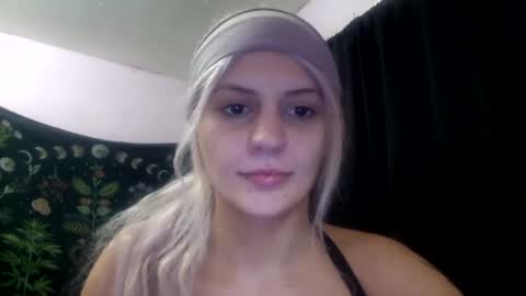Snapshot of madelinevalentine chatting on 10/03/25, 04:53 madeline online show from 10/03/25, 04:53