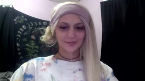 Snapshot of madelinevalentine chatting on 10/17/25, 01:53 madeline online show from 10/17/25, 01:53