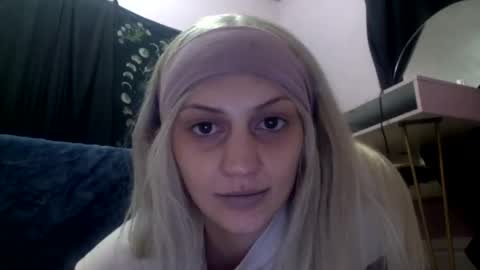 Snapshot of madelinevalentine chatting on 11/01/25, 05:20 madeline online show from 11/01/25, 05:20