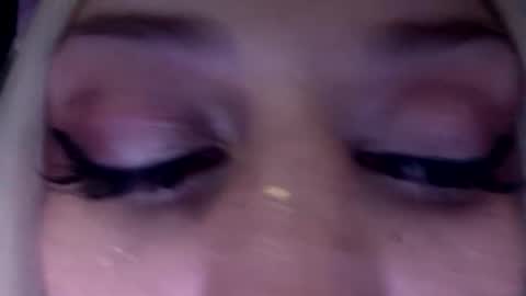 Snapshot of madelinevalentine chatting on 11/27/25, 05:42 madeline online show from 11/27/25, 05:42