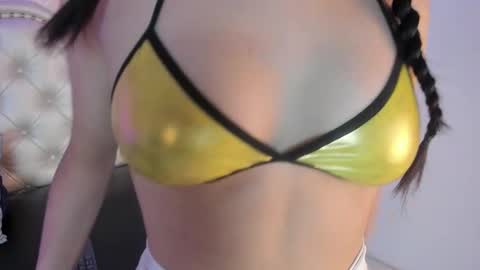 madhison_5 online show from 10/26/25, 08:26