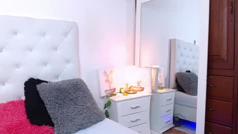 Snapshot of madison_horny69 chatting on 01/28/25, 03:57 Jenny online show from 01/28/25, 03:57