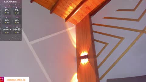 Snapshot of madison_little chatting on 12/20/24, 04:25 Melissa 700 1400 -5 online show from 12/20/24, 04:25