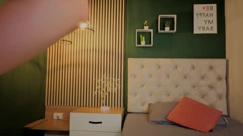 Snapshot of madison_little chatting on 09/14/25, 04:50 Melissa 700 1400 -5 online show from 09/14/25, 04:50