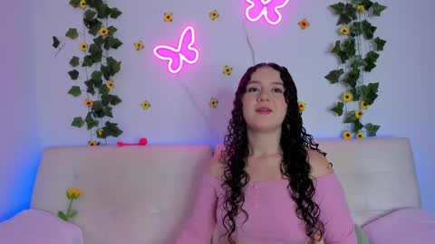 Snapshot of madison_pettis1 chatting on 02/25/25, 04:46 Madison online show from 02/25/25, 04:46