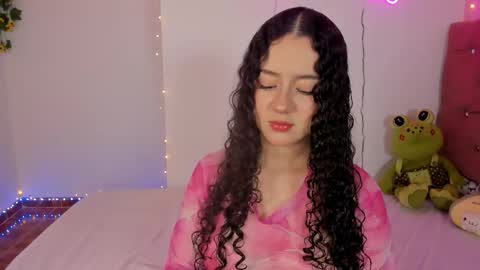 Snapshot of madison_pettis1 chatting on 11/17/25, 04:18 Madison online show from 11/17/25, 04:18