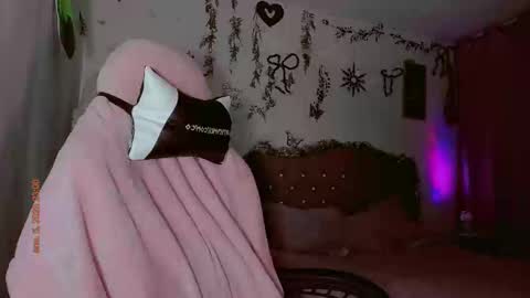 Snapshot of madison_x17 chatting on 01/06/25, 04:04 madso x17 online show from 01/06/25, 04:04