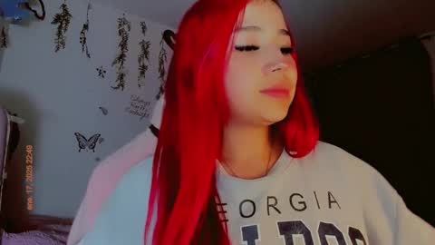 Snapshot of madison_x17 chatting on 01/18/25, 04:26 madso x17 online show from 01/18/25, 04:26