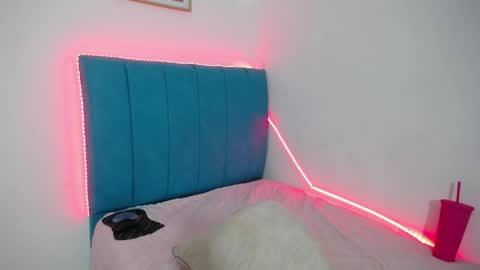 madisson_jones18 online show from 05/13/26, 11:51