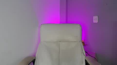 Snapshot of madissonkay chatting on 07/11/26, 06:54 online show from 07/11/26, 06:54