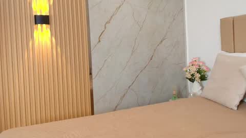   online show from 04/25/26, 06:05