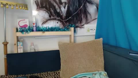 Elizabeth online show from 01/16/25, 01:27