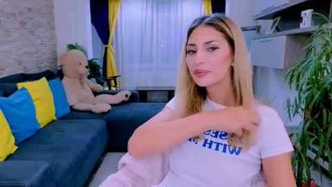 Madye Roberts online show from 09/23/25, 10:57