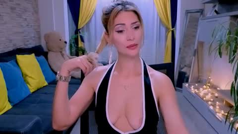 Madye Roberts online show from 12/22/25, 10:29