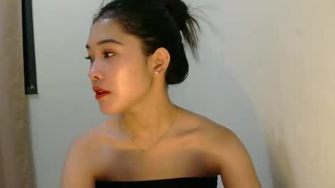 mae_luna online show from 06/18/26, 11:53