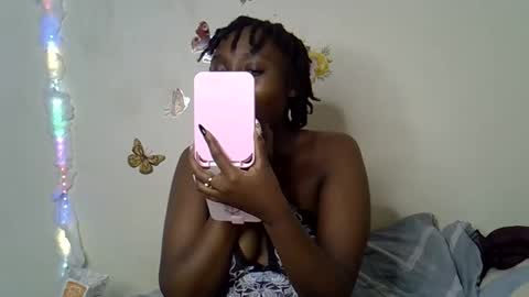 Maee online show from 11/18/25, 06:56