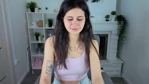 Snapshot of maeren chatting on 02/28/26, 03:35 Mia online show from 02/28/26, 03:35