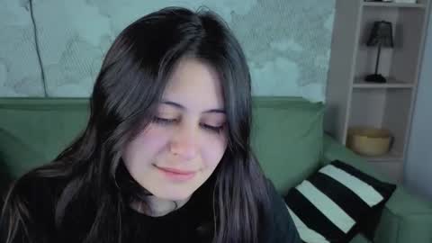 Snapshot of maeren chatting on 03/04/26, 02:45 Mia online show from 03/04/26, 02:45