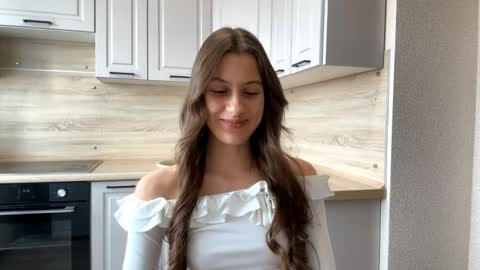 Snapshot of mafaldaossenfort chatting on 04/14/26, 07:14 Sophie online show from 04/14/26, 07:14