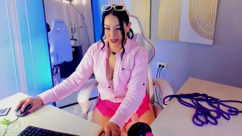 Maria Fernanda online show from 11/18/25, 09:08