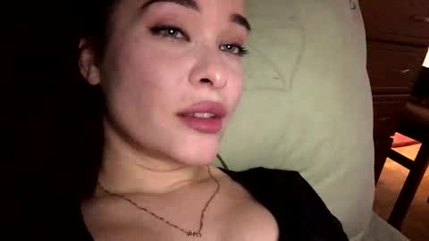 magggg658318 online show from 11/18/25, 01:15