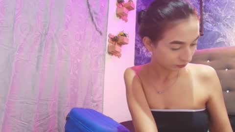 Snapshot of maggie_greene chatting on 12/16/25, 12:43 Maggie online show from 12/16/25, 12:43