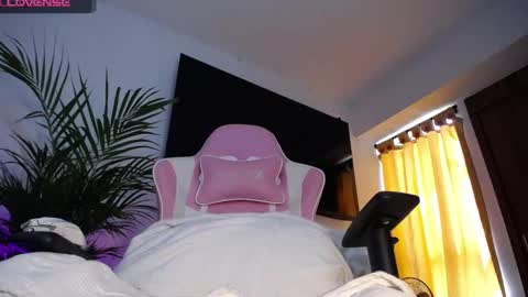 Snapshot of maggie_raver chatting on 01/21/25, 03:21 maggie online show from 01/21/25, 03:21