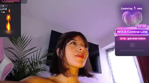 Snapshot of maggie_raver chatting on 03/11/25, 02:40 maggie online show from 03/11/25, 02:40