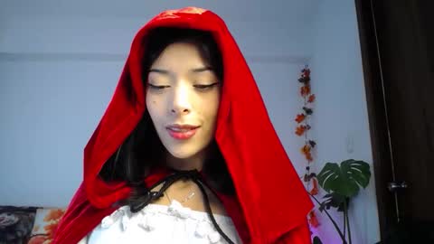 Snapshot of maggie_raver chatting on 10/31/25, 03:35 maggie online show from 10/31/25, 03:35