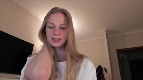 Snapshot of magic_couple13 chatting on 12/24/24, 11:49 Alice online show from 12/24/24, 11:49