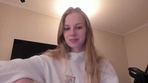 Snapshot of magic_couple13 chatting on 02/13/25, 12:54 Alice online show from 02/13/25, 12:54