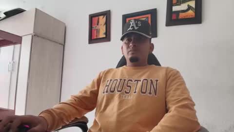 magic_milk23 online show from 12/05/25, 01:42
