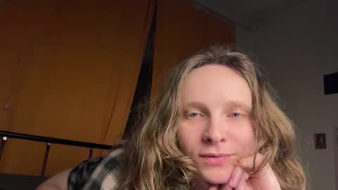 Snapshot of magic_mini_moon chatting on 10/25/25, 07:19 Mikky or Moon online show from 10/25/25, 07:19