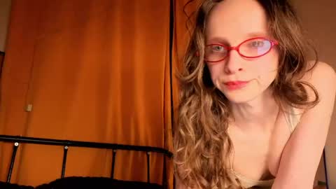 Mikky or Moon online show from 04/19/26, 08:22