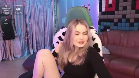 Snapshot of magical_leila chatting on 02/10/25, 12:18 Jessica Leila online show from 02/10/25, 12:18