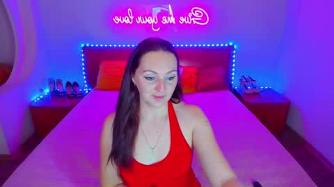 Snapshot of magiceyess chatting on 12/08/24, 07:15 Lili and Bella online show from 12/08/24, 07:15