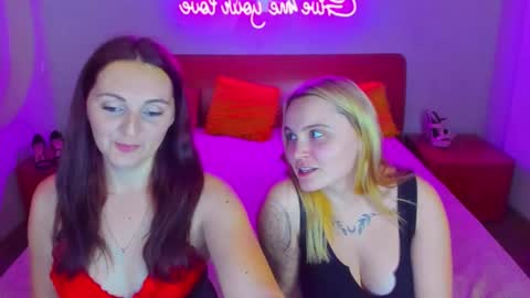 Snapshot of magiceyess chatting on 12/15/24, 05:20 Lili and Bella online show from 12/15/24, 05:20