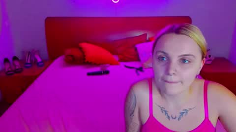 Snapshot of magiceyess chatting on 12/23/24, 07:17 Lili and Bella online show from 12/23/24, 07:17