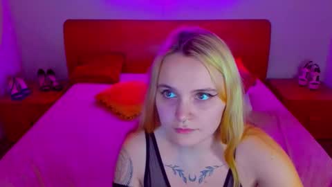 Snapshot of magiceyess chatting on 12/27/24, 11:06 Lili and Bella online show from 12/27/24, 11:06