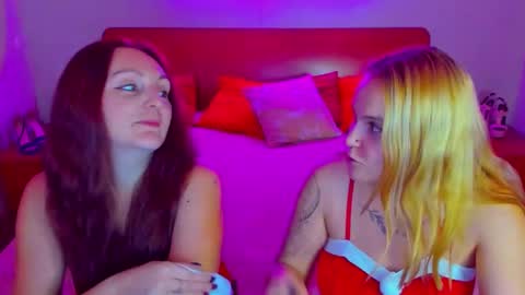 Snapshot of magiceyess chatting on 12/28/24, 12:13 Lili and Bella online show from 12/28/24, 12:13