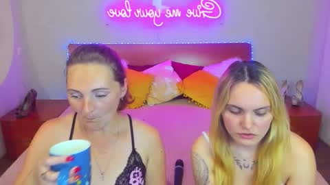 Snapshot of magiceyess chatting on 09/11/25, 06:30 Lili and Bella online show from 09/11/25, 06:30