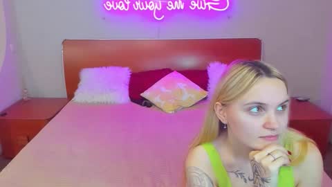 Snapshot of magiceyess chatting on 12/13/25, 07:53 Lili and Bella online show from 12/13/25, 07:53