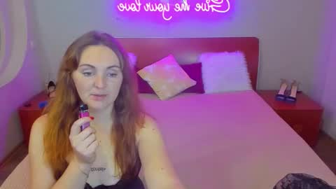 Snapshot of magiceyess chatting on 12/21/25, 06:15 Lili and Bella online show from 12/21/25, 06:15