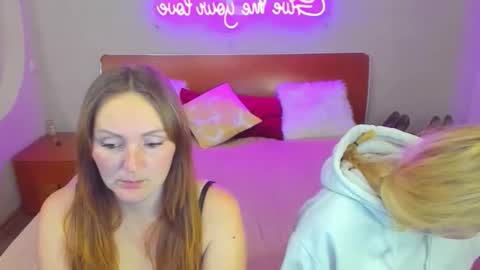 Snapshot of magiceyess chatting on 01/18/26, 06:44 Lili and Bella online show from 01/18/26, 06:44