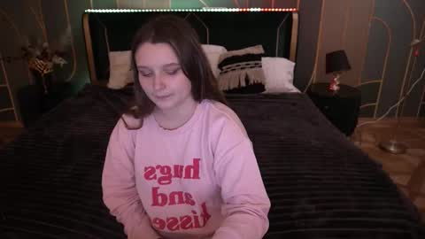 Snapshot of magicpeachhs chatting on 12/03/25, 01:53 Emily online show from 12/03/25, 01:53