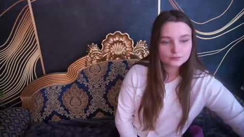 Snapshot of magicpeachhs chatting on 01/08/26, 01:57 Emily online show from 01/08/26, 01:57