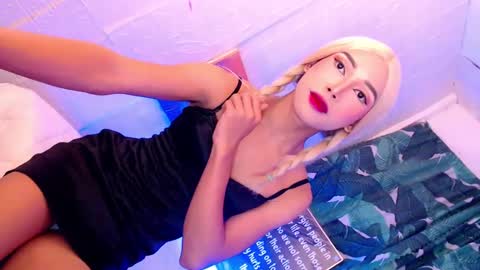 Snapshot of magnifecentcock69_mocah chatting on 01/17/25, 03:32 Mocah online show from 01/17/25, 03:32