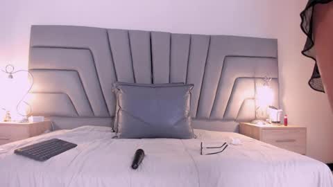 maia_520 online show from 04/10/26, 06:12