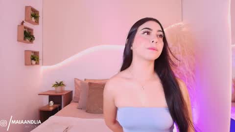 MAIA  LIA  online show from 10/06/25, 06:27